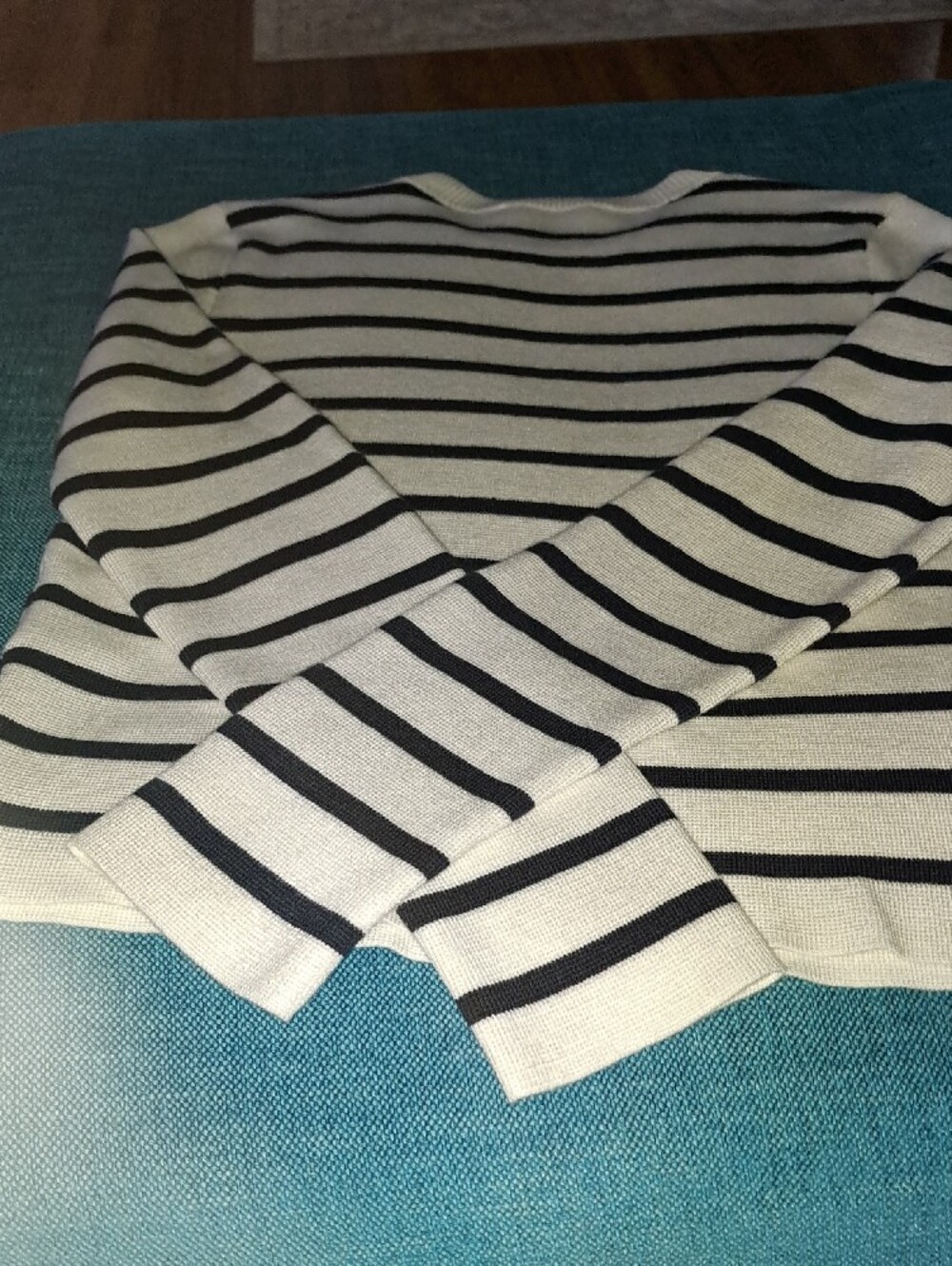 Abercrombie & Fitch Blue and White Striped Crewneck Sweater - Picture 6 of 6
